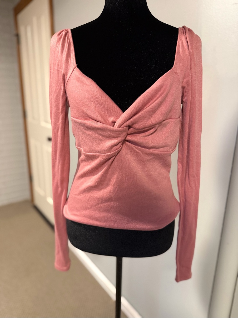 NWT Elodie Women’s M Pink Twist Front Square Neck Long Sleeve Stretch Top